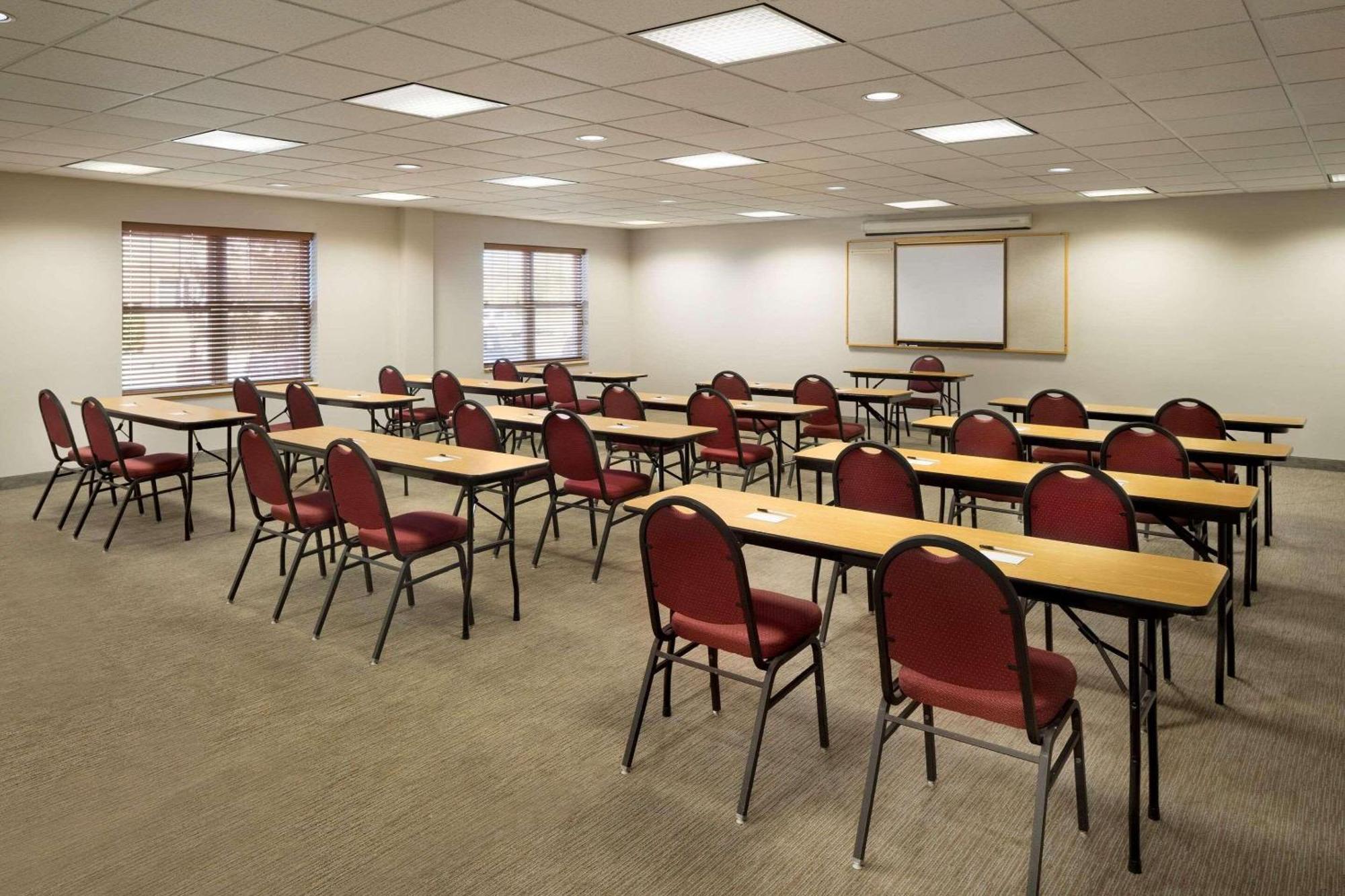 Country Inn & Suites By Radisson, Louisville East, Ky Exteriör bild