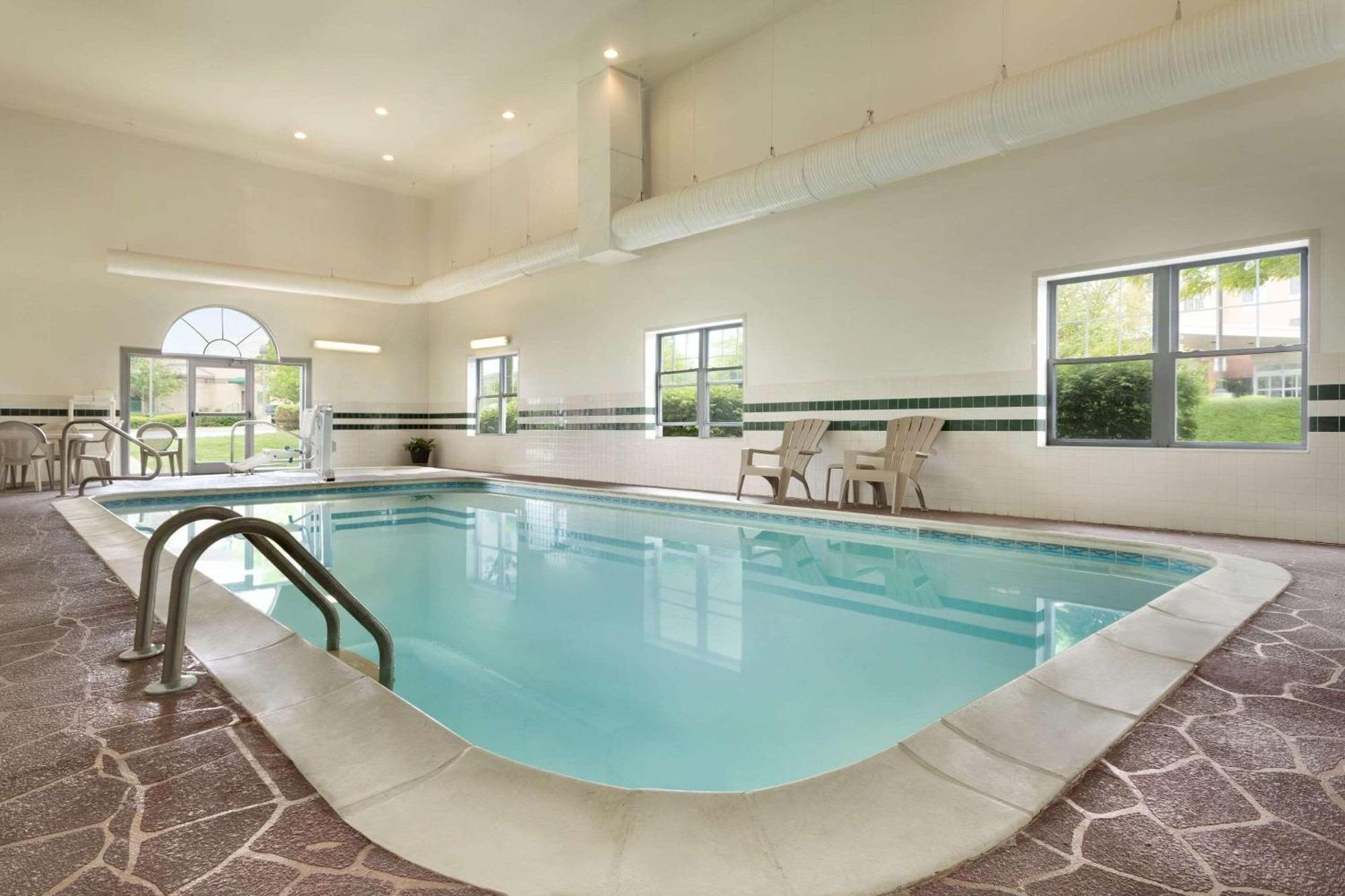 Country Inn & Suites By Radisson, Louisville East, Ky Exteriör bild